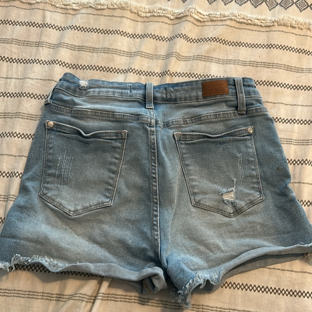 Judy Blue distressed shorts 👖 - Picture 4 of 4